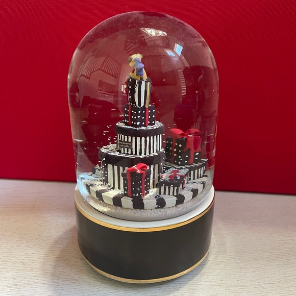 henri bendel Dog Shopping Bag and Gift Boxes snow globe - Picture 5 of 8